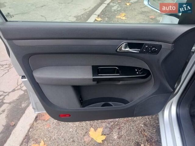 Серый Фольксваген Туран, объемом двигателя 1.6 л и пробегом 230 тыс. км за 5995 $, фото 12 на Automoto.ua