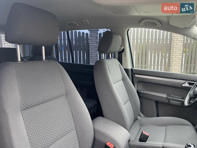 Сірий Фольксваген Туран, об'ємом двигуна 1.6 л та пробігом 226 тис. км за 6300 $, фото 8 на Automoto.ua