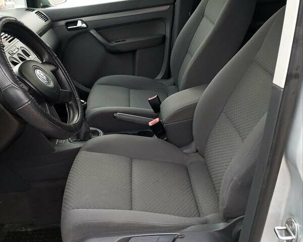 Сірий Фольксваген Туран, об'ємом двигуна 1.6 л та пробігом 150 тис. км за 5250 $, фото 5 на Automoto.ua