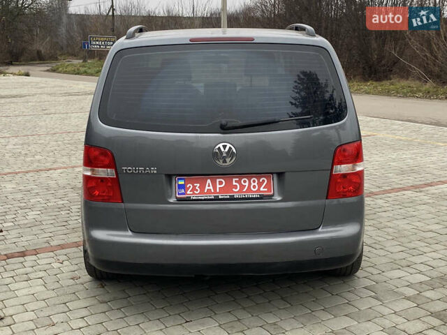 Сірий Фольксваген Туран, об'ємом двигуна 1.6 л та пробігом 226 тис. км за 6300 $, фото 4 на Automoto.ua