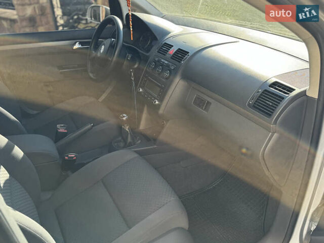 Серый Фольксваген Туран, объемом двигателя 1.9 л и пробегом 205 тыс. км за 5600 $, фото 24 на Automoto.ua