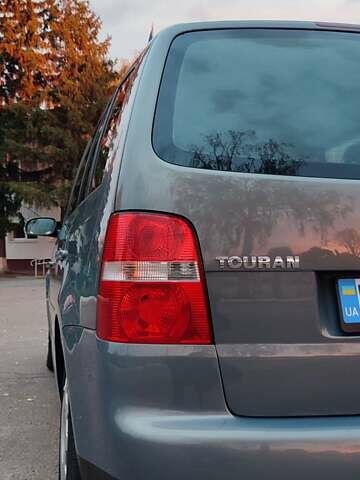 Серый Фольксваген Туран, объемом двигателя 1.9 л и пробегом 254 тыс. км за 5950 $, фото 13 на Automoto.ua