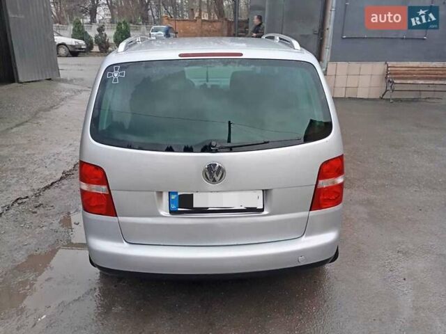 Серый Фольксваген Туран, объемом двигателя 1.97 л и пробегом 340 тыс. км за 5600 $, фото 6 на Automoto.ua