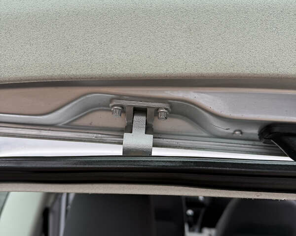 Серый Фольксваген Туран, объемом двигателя 1.6 л и пробегом 213 тыс. км за 6900 $, фото 36 на Automoto.ua