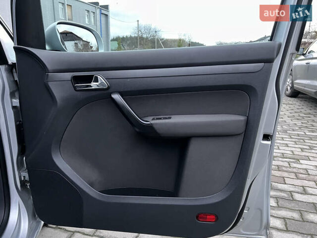 Сірий Фольксваген Туран, об'ємом двигуна 1.6 л та пробігом 307 тис. км за 4900 $, фото 47 на Automoto.ua