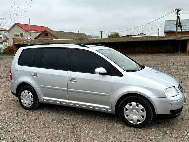 Серый Фольксваген Туран, объемом двигателя 1.6 л и пробегом 324 тыс. км за 6500 $, фото 3 на Automoto.ua