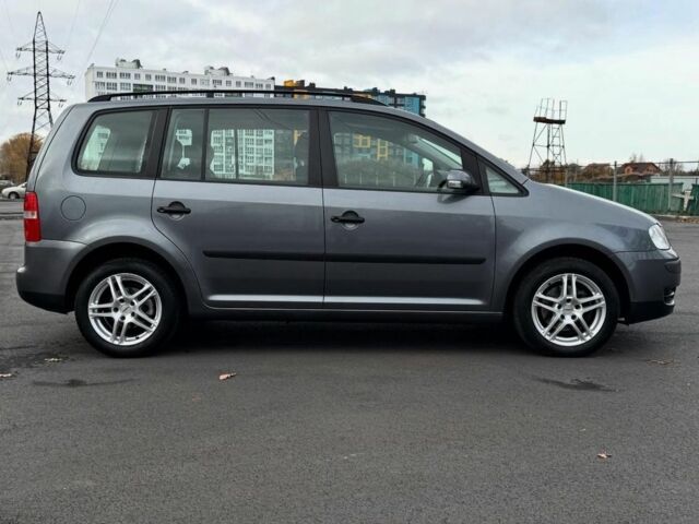 Серый Фольксваген Туран, объемом двигателя 1.6 л и пробегом 223 тыс. км за 6300 $, фото 4 на Automoto.ua