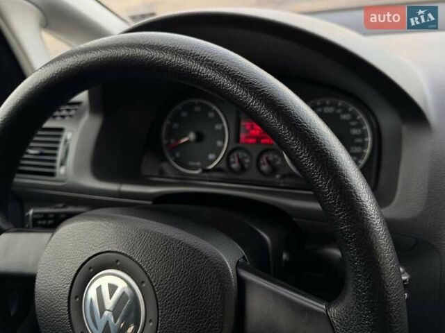 Серый Фольксваген Туран, объемом двигателя 1.6 л и пробегом 223 тыс. км за 6300 $, фото 11 на Automoto.ua