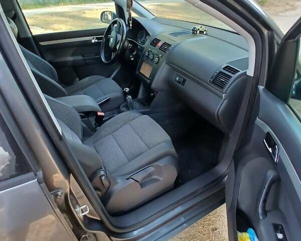 Сірий Фольксваген Туран, об'ємом двигуна 1.6 л та пробігом 235 тис. км за 5900 $, фото 7 на Automoto.ua