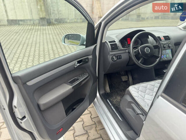 Сірий Фольксваген Туран, об'ємом двигуна 1.6 л та пробігом 262 тис. км за 5500 $, фото 17 на Automoto.ua