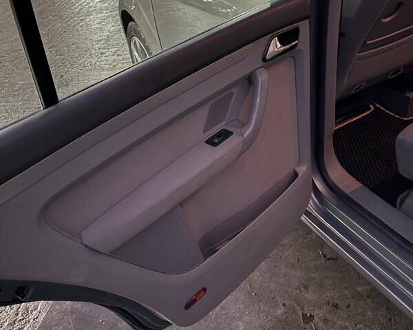 Серый Фольксваген Туран, объемом двигателя 2 л и пробегом 214 тыс. км за 6600 $, фото 29 на Automoto.ua