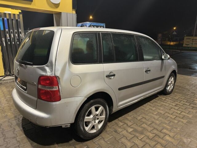 Серый Фольксваген Туран, объемом двигателя 2 л и пробегом 180 тыс. км за 2000 $, фото 3 на Automoto.ua