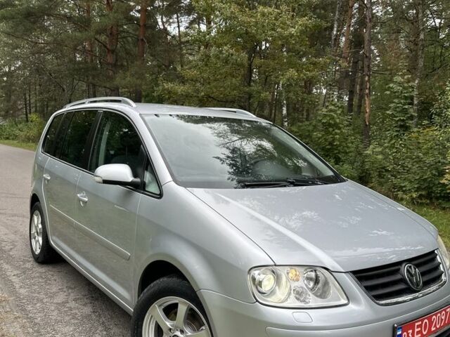 Серый Фольксваген Туран, объемом двигателя 1.6 л и пробегом 2 тыс. км за 6600 $, фото 1 на Automoto.ua