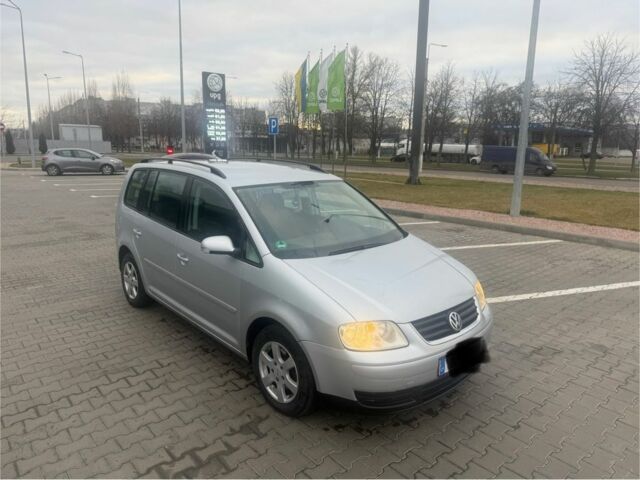 Серый Фольксваген Туран, объемом двигателя 2 л и пробегом 306 тыс. км за 3300 $, фото 3 на Automoto.ua