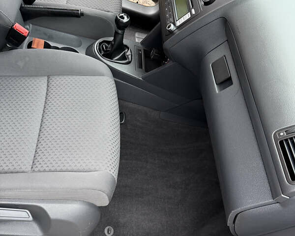 Серый Фольксваген Туран, объемом двигателя 1.6 л и пробегом 213 тыс. км за 6900 $, фото 41 на Automoto.ua