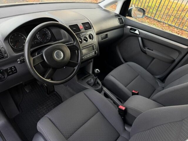 Серый Фольксваген Туран, объемом двигателя 1.6 л и пробегом 223 тыс. км за 6300 $, фото 6 на Automoto.ua