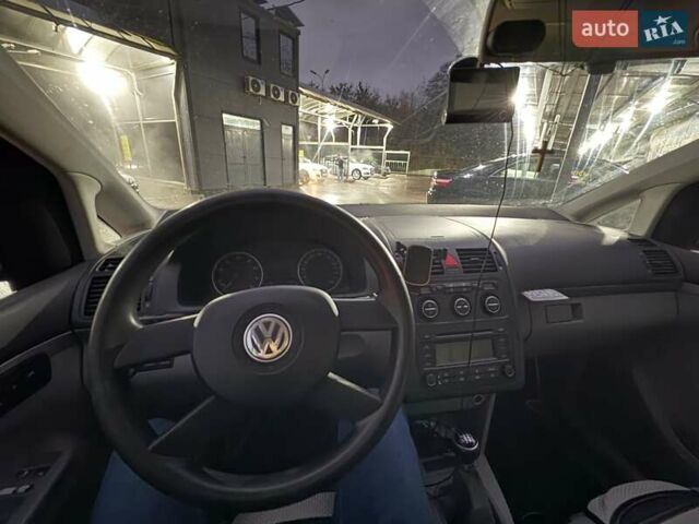 Серый Фольксваген Туран, объемом двигателя 2 л и пробегом 214 тыс. км за 6600 $, фото 26 на Automoto.ua