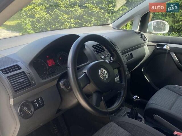 Серый Фольксваген Туран, объемом двигателя 1.6 л и пробегом 171 тыс. км за 6000 $, фото 7 на Automoto.ua