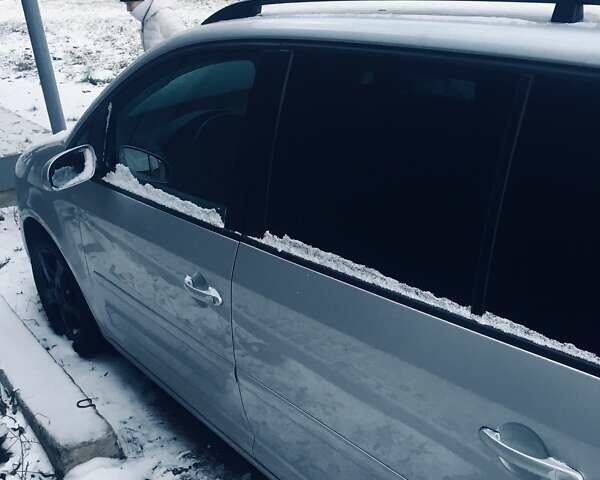 Серый Фольксваген Туран, объемом двигателя 2 л и пробегом 130 тыс. км за 6100 $, фото 5 на Automoto.ua