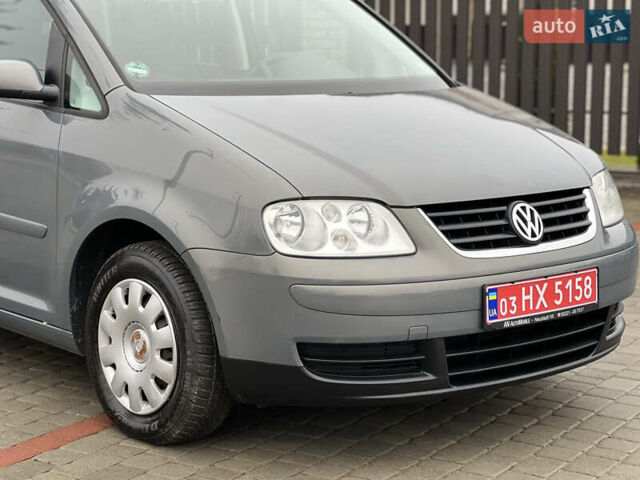 Сірий Фольксваген Туран, об'ємом двигуна 1.6 л та пробігом 173 тис. км за 5900 $, фото 1 на Automoto.ua