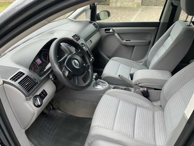 Серый Фольксваген Туран, объемом двигателя 1.9 л и пробегом 300 тыс. км за 5850 $, фото 5 на Automoto.ua