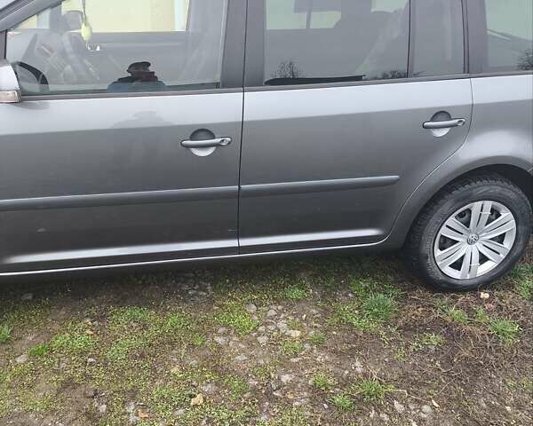 Серый Фольксваген Туран, объемом двигателя 1.6 л и пробегом 250 тыс. км за 6300 $, фото 7 на Automoto.ua