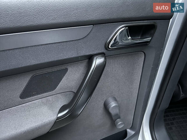 Сірий Фольксваген Туран, об'ємом двигуна 1.6 л та пробігом 307 тис. км за 4900 $, фото 35 на Automoto.ua