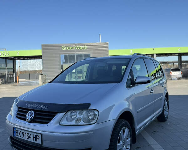 Серый Фольксваген Туран, объемом двигателя 1.97 л и пробегом 290 тыс. км за 5100 $, фото 2 на Automoto.ua