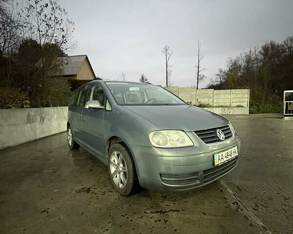 Серый Фольксваген Туран, объемом двигателя 2 л и пробегом 214 тыс. км за 6600 $, фото 59 на Automoto.ua