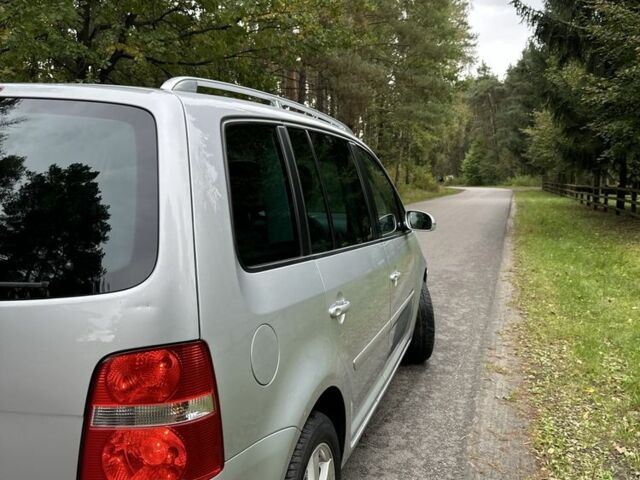 Серый Фольксваген Туран, объемом двигателя 1.6 л и пробегом 2 тыс. км за 6600 $, фото 4 на Automoto.ua