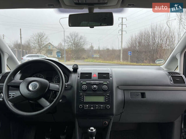 Сірий Фольксваген Туран, об'ємом двигуна 1.6 л та пробігом 173 тис. км за 5900 $, фото 11 на Automoto.ua