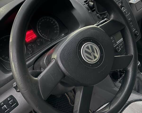 Серый Фольксваген Туран, объемом двигателя 2 л и пробегом 214 тыс. км за 6600 $, фото 17 на Automoto.ua