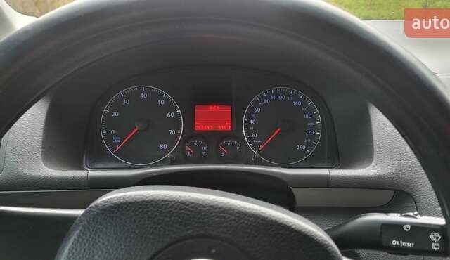 Серый Фольксваген Туран, объемом двигателя 1.6 л и пробегом 269 тыс. км за 6200 $, фото 2 на Automoto.ua