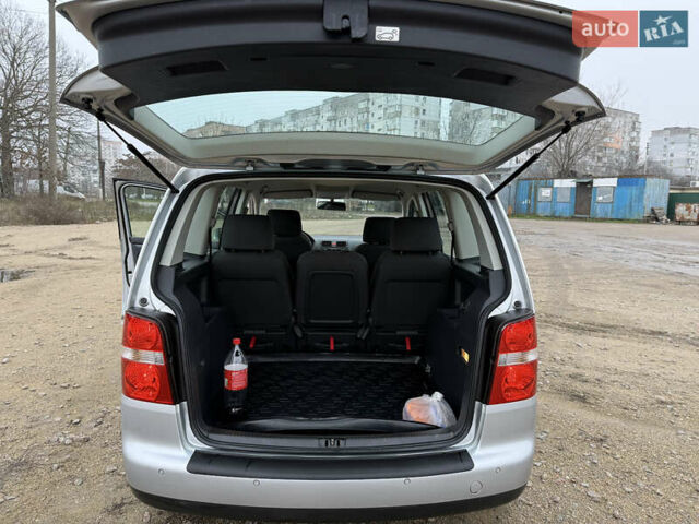 Серый Фольксваген Туран, объемом двигателя 1.6 л и пробегом 213 тыс. км за 6900 $, фото 2 на Automoto.ua