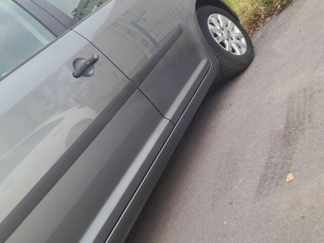 Серый Фольксваген Туран, объемом двигателя 1.9 л и пробегом 350 тыс. км за 2600 $, фото 18 на Automoto.ua