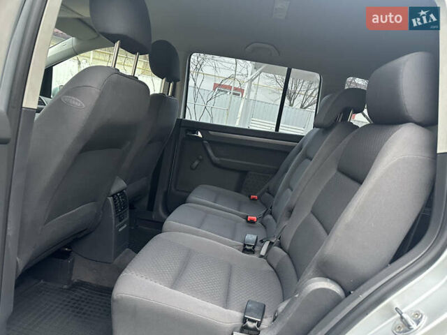 Серый Фольксваген Туран, объемом двигателя 1.6 л и пробегом 151 тыс. км за 4999 $, фото 9 на Automoto.ua