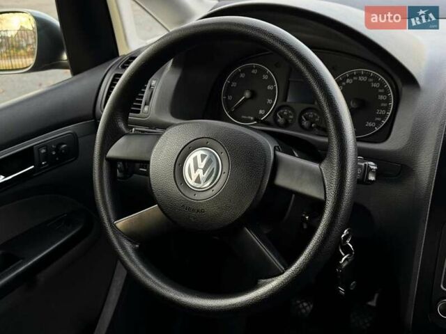 Серый Фольксваген Туран, объемом двигателя 1.6 л и пробегом 223 тыс. км за 6300 $, фото 10 на Automoto.ua
