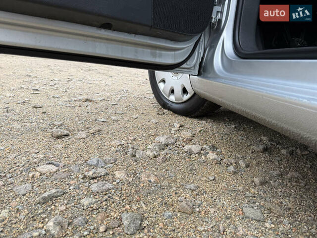 Серый Фольксваген Туран, объемом двигателя 1.6 л и пробегом 213 тыс. км за 6900 $, фото 3 на Automoto.ua