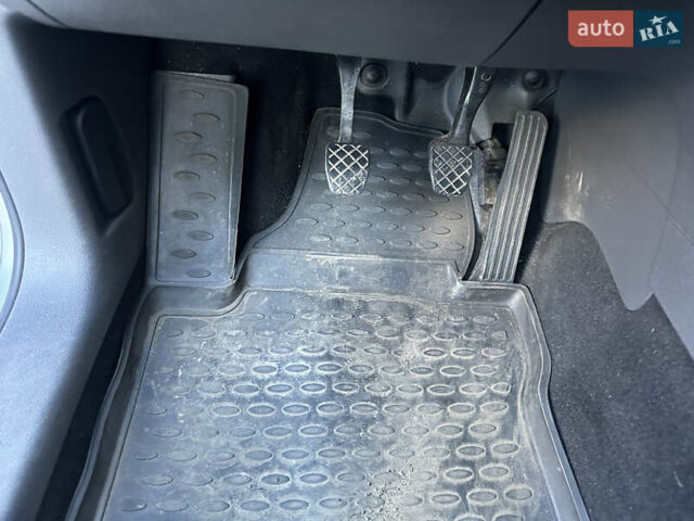 Серый Фольксваген Туран, объемом двигателя 1.6 л и пробегом 211 тыс. км за 6000 $, фото 20 на Automoto.ua