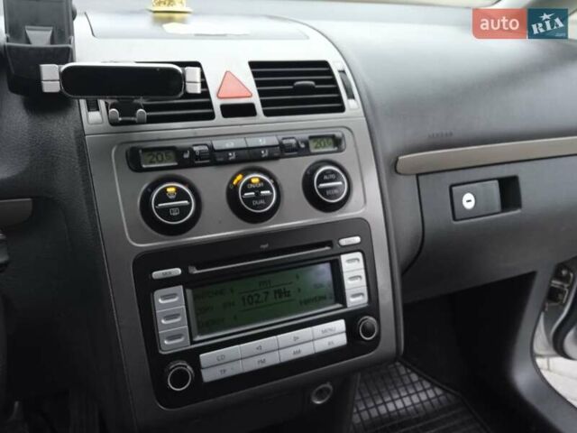 Сірий Фольксваген Туран, об'ємом двигуна 1.39 л та пробігом 243 тис. км за 5350 $, фото 53 на Automoto.ua