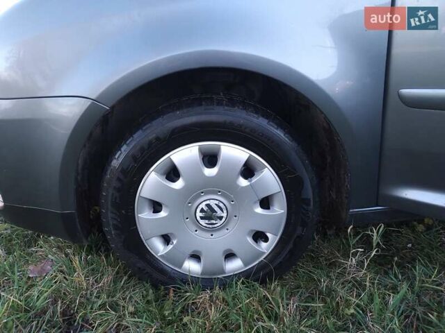 Серый Фольксваген Туран, объемом двигателя 2 л и пробегом 269 тыс. км за 5950 $, фото 13 на Automoto.ua