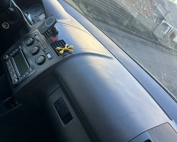 Серый Фольксваген Туран, объемом двигателя 1.6 л и пробегом 211 тыс. км за 6000 $, фото 9 на Automoto.ua