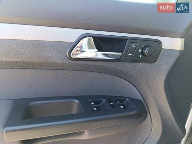 Серый Фольксваген Туран, объемом двигателя 1.6 л и пробегом 243 тыс. км за 5999 $, фото 12 на Automoto.ua