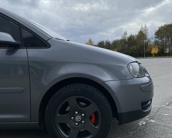 Серый Фольксваген Туран, объемом двигателя 1.6 л и пробегом 240 тыс. км за 7000 $, фото 8 на Automoto.ua