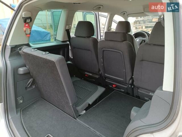 Сірий Фольксваген Туран, об'ємом двигуна 1.9 л та пробігом 324 тис. км за 7500 $, фото 3 на Automoto.ua