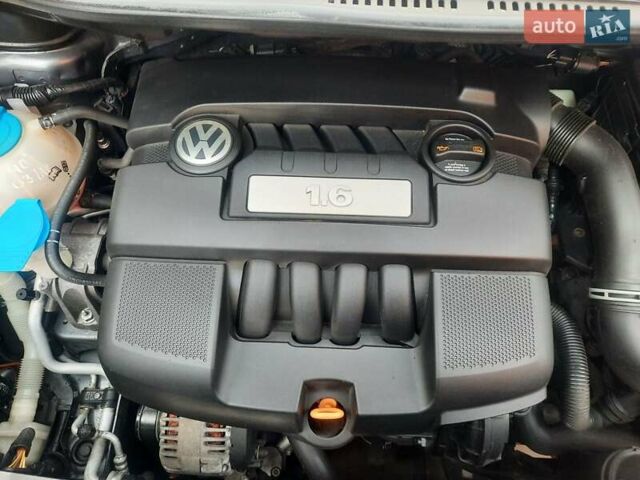 Серый Фольксваген Туран, объемом двигателя 1.6 л и пробегом 193 тыс. км за 6400 $, фото 12 на Automoto.ua