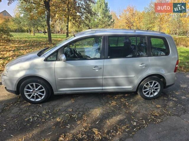 Серый Фольксваген Туран, объемом двигателя 2 л и пробегом 370 тыс. км за 6200 $, фото 6 на Automoto.ua