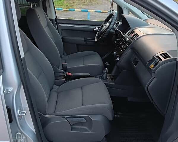 Серый Фольксваген Туран, объемом двигателя 1.6 л и пробегом 242 тыс. км за 5300 $, фото 17 на Automoto.ua