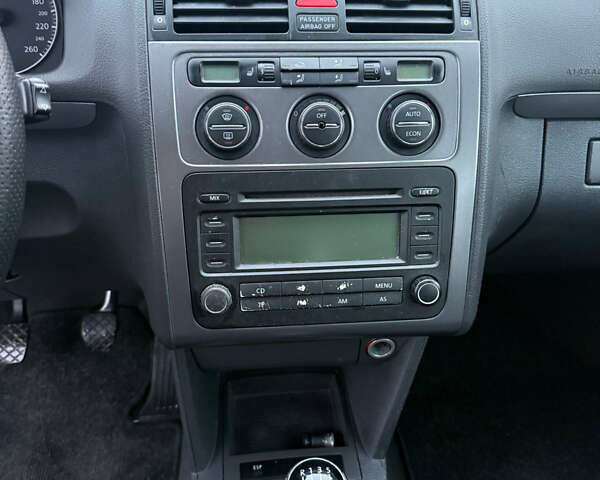 Серый Фольксваген Туран, объемом двигателя 1.6 л и пробегом 250 тыс. км за 4999 $, фото 12 на Automoto.ua