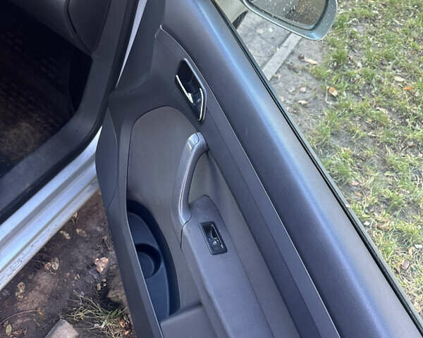 Серый Фольксваген Туран, объемом двигателя 1.6 л и пробегом 211 тыс. км за 6000 $, фото 7 на Automoto.ua